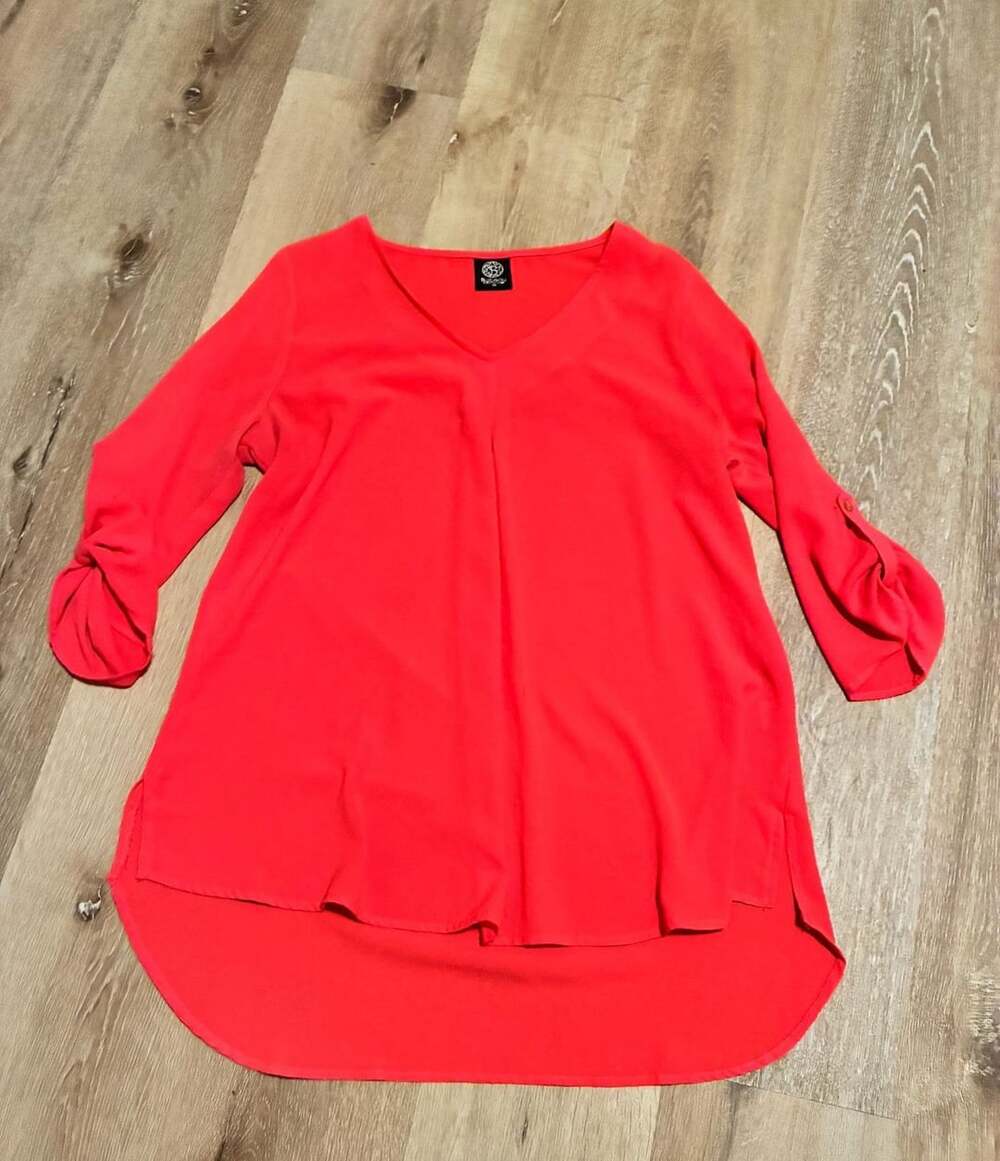 Bobeau V-Neck Blouse Size M Red Roll Tab Sleeve High Low Hem Top